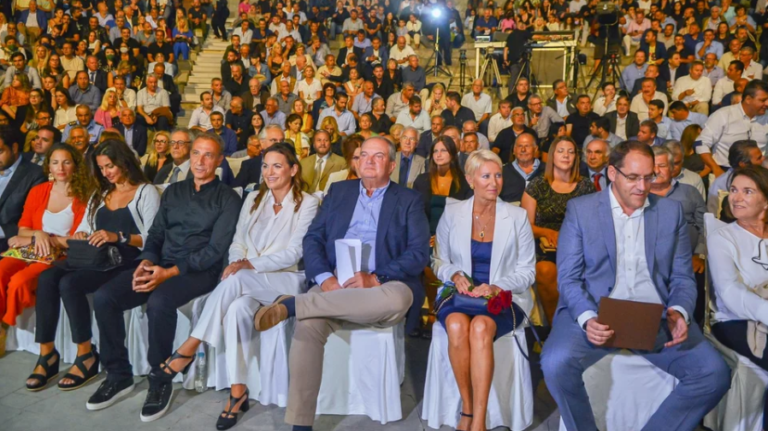 Η πολιτική αξιοπρέπεια υπερέχει της καρέκλας